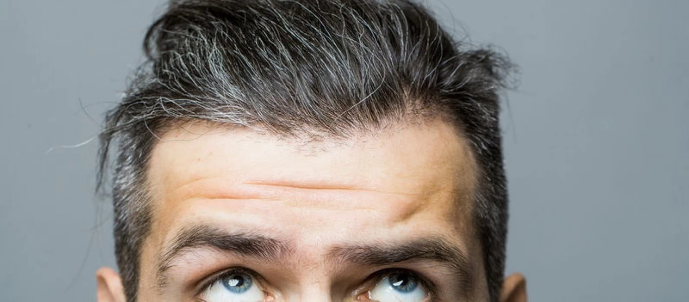 Tι θα γίνει τελικά αν βγάλεις μία άσπρη τρίχα από το κεφάλι σου;